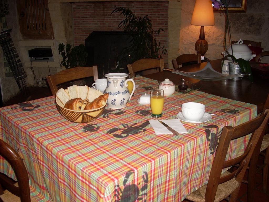 Sous Les Marronniers Bed & Breakfast Petit-Palais-et-Cornemps Екстериор снимка